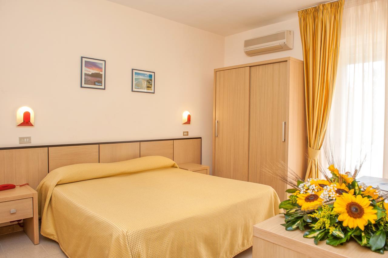 Hotel Cristalda Vieste Buitenkant foto
