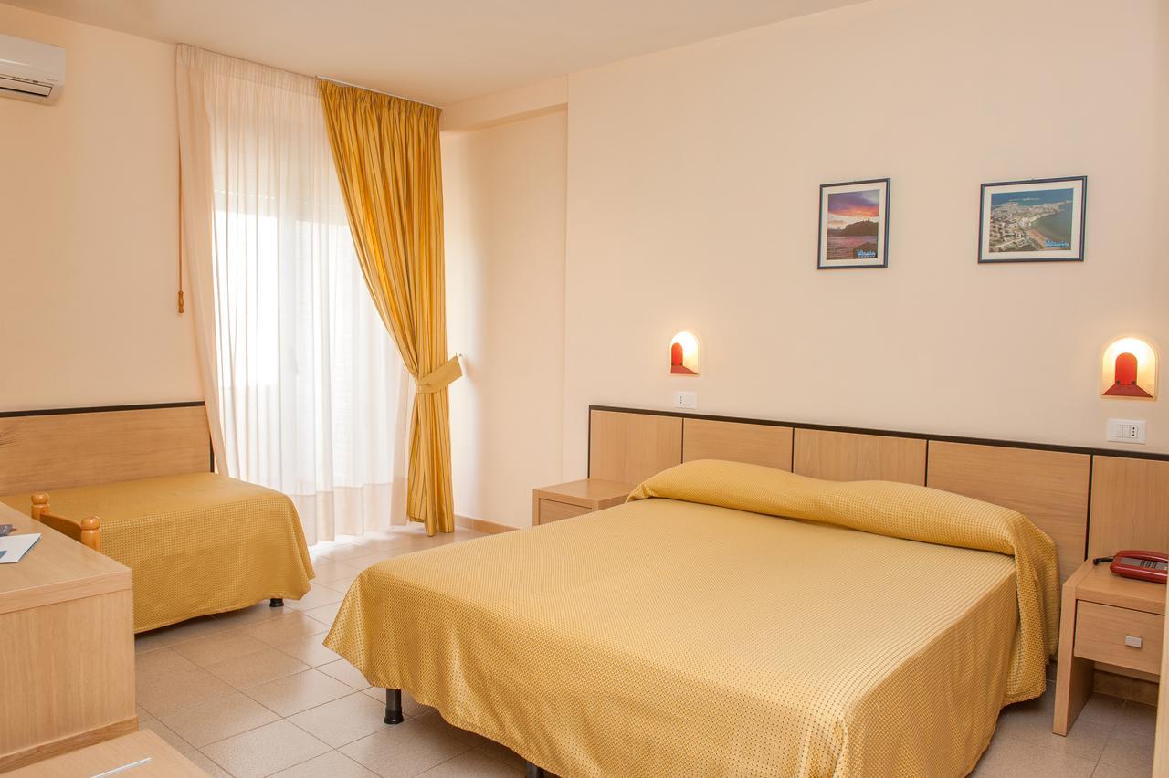 Hotel Cristalda Vieste Buitenkant foto