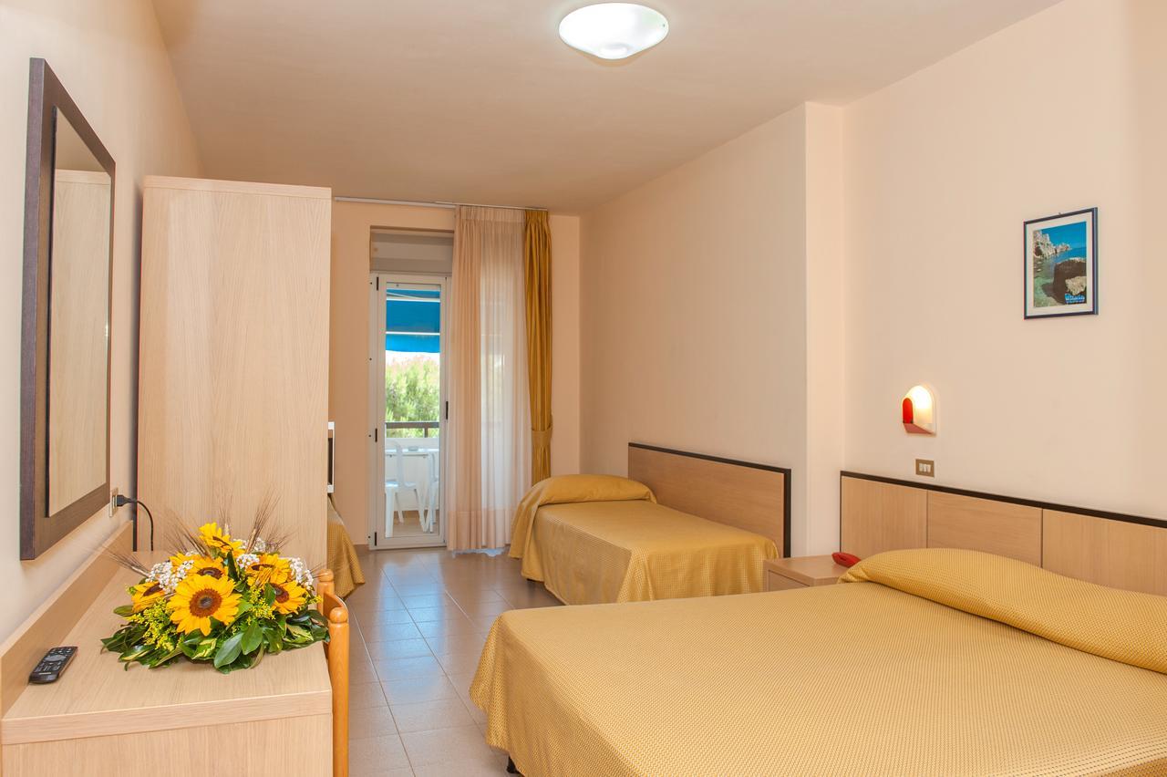 Hotel Cristalda Vieste Buitenkant foto