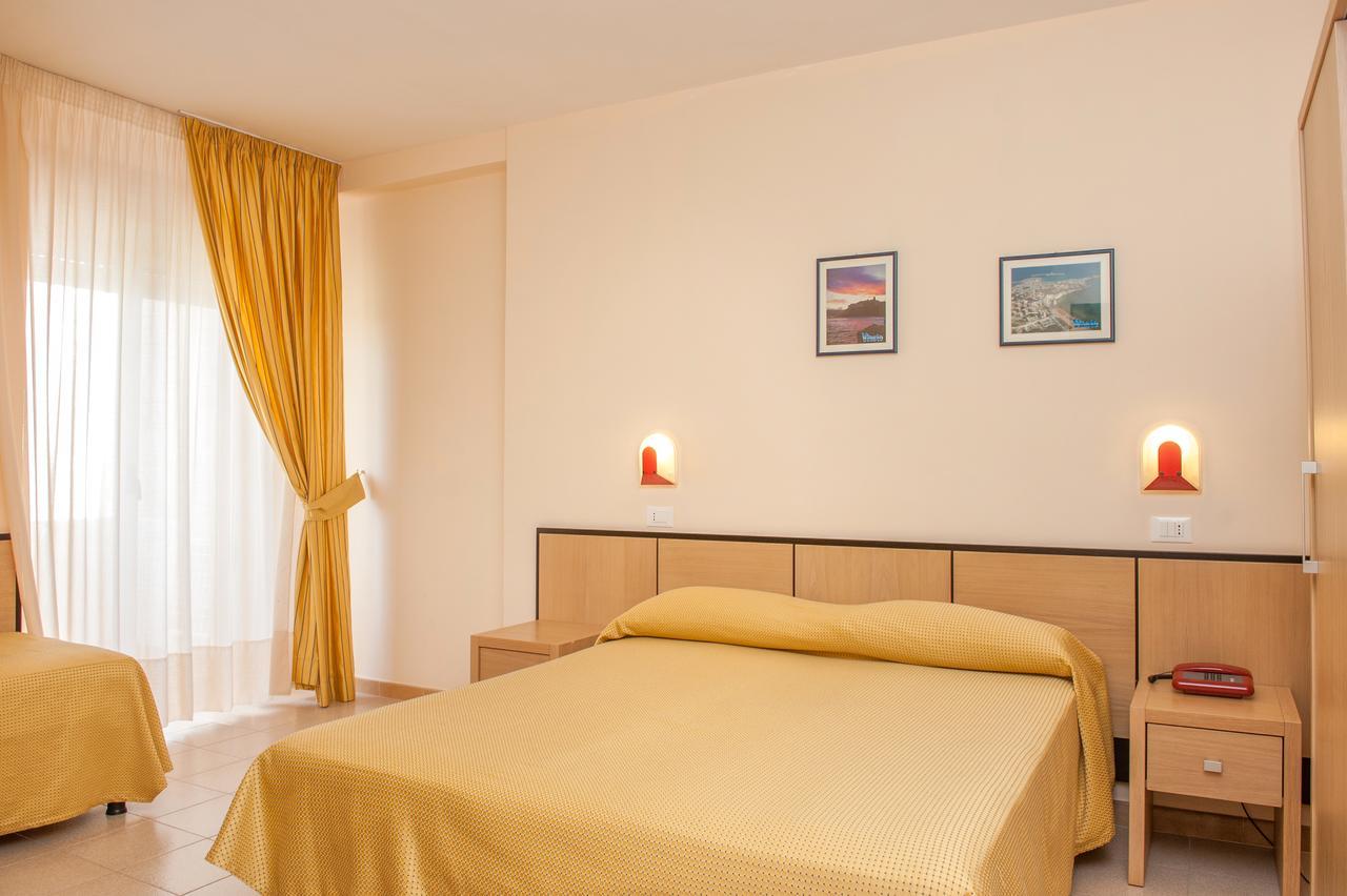 Hotel Cristalda Vieste Buitenkant foto