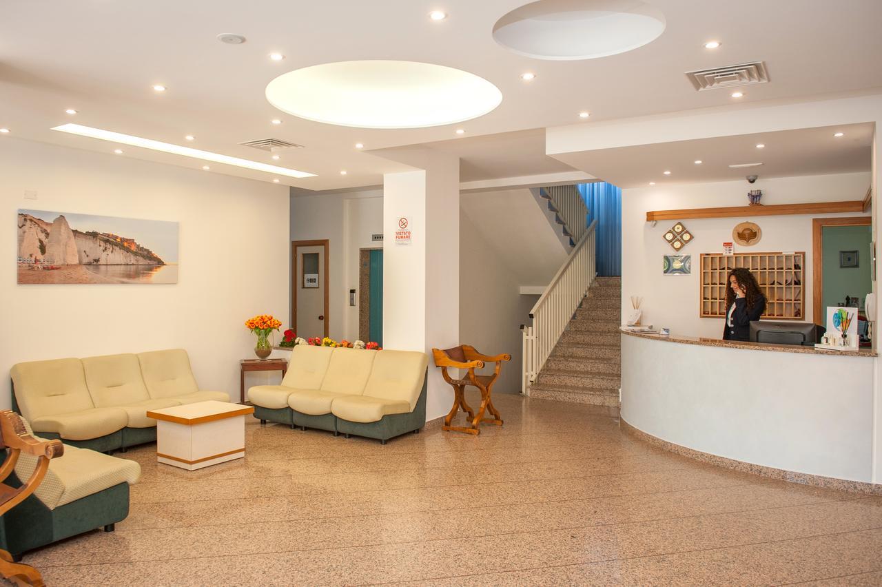 Hotel Cristalda Vieste Buitenkant foto